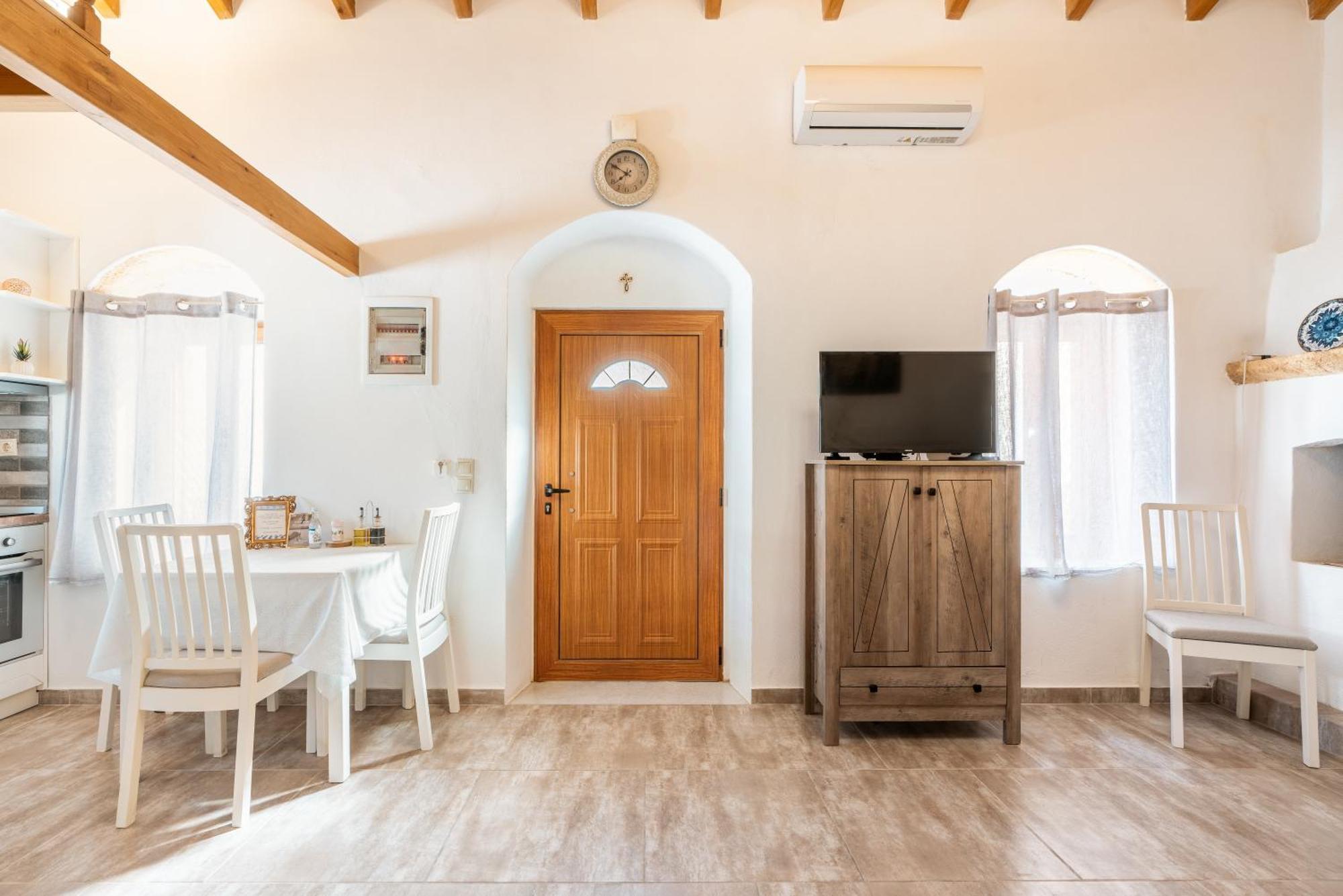 Alicia's Traditional In Paradisi